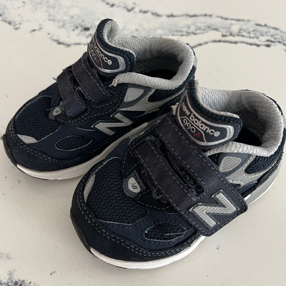 New Balance Toddler 990 V6 Hook & Loop Sneaker, Navy, 5.5XW - Picture 1 of 6